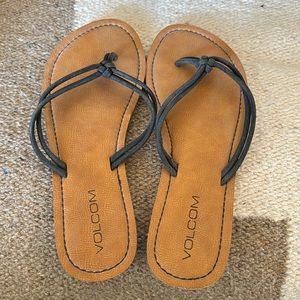 Volcom black flip flops 8
